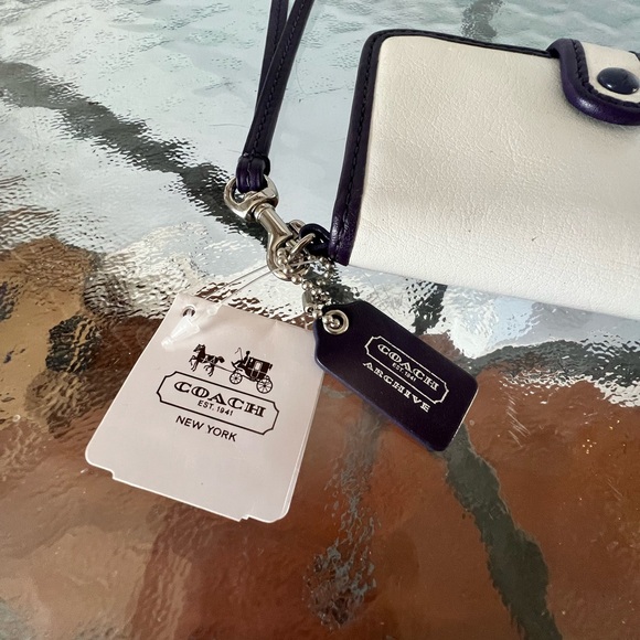 Coach White and Purple Wristlet/Wallet - Picture 4 of 9